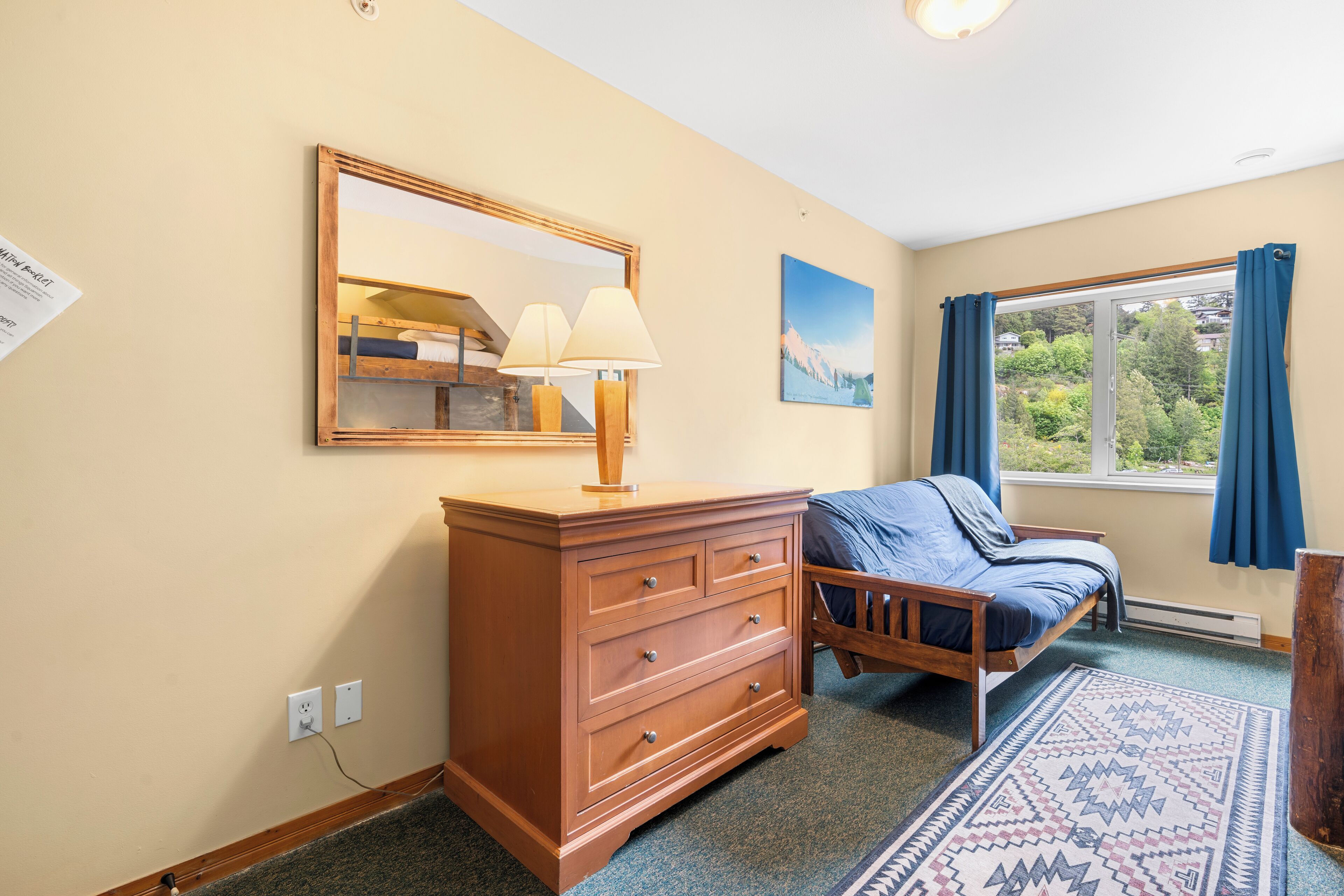 family room, shared bathroom | free wifi, bed sheets