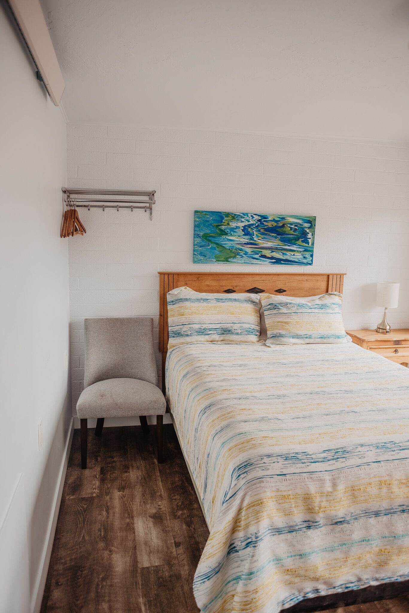Habitación Deluxe, 1 cama Queen size (Room 6) | Espacio para trabajar con laptop, cortinas blackout y insonorización 