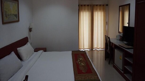 Desk, WiFi (free) - Phanthipha Residence (Khon Kaen)