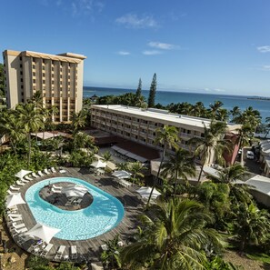 Outdoor pool, pool umbrellas, sun loungers - Nouvata (Nouméa)