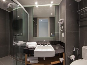 Minibar, caja de seguridad en la habitación y sistema de insonorización 