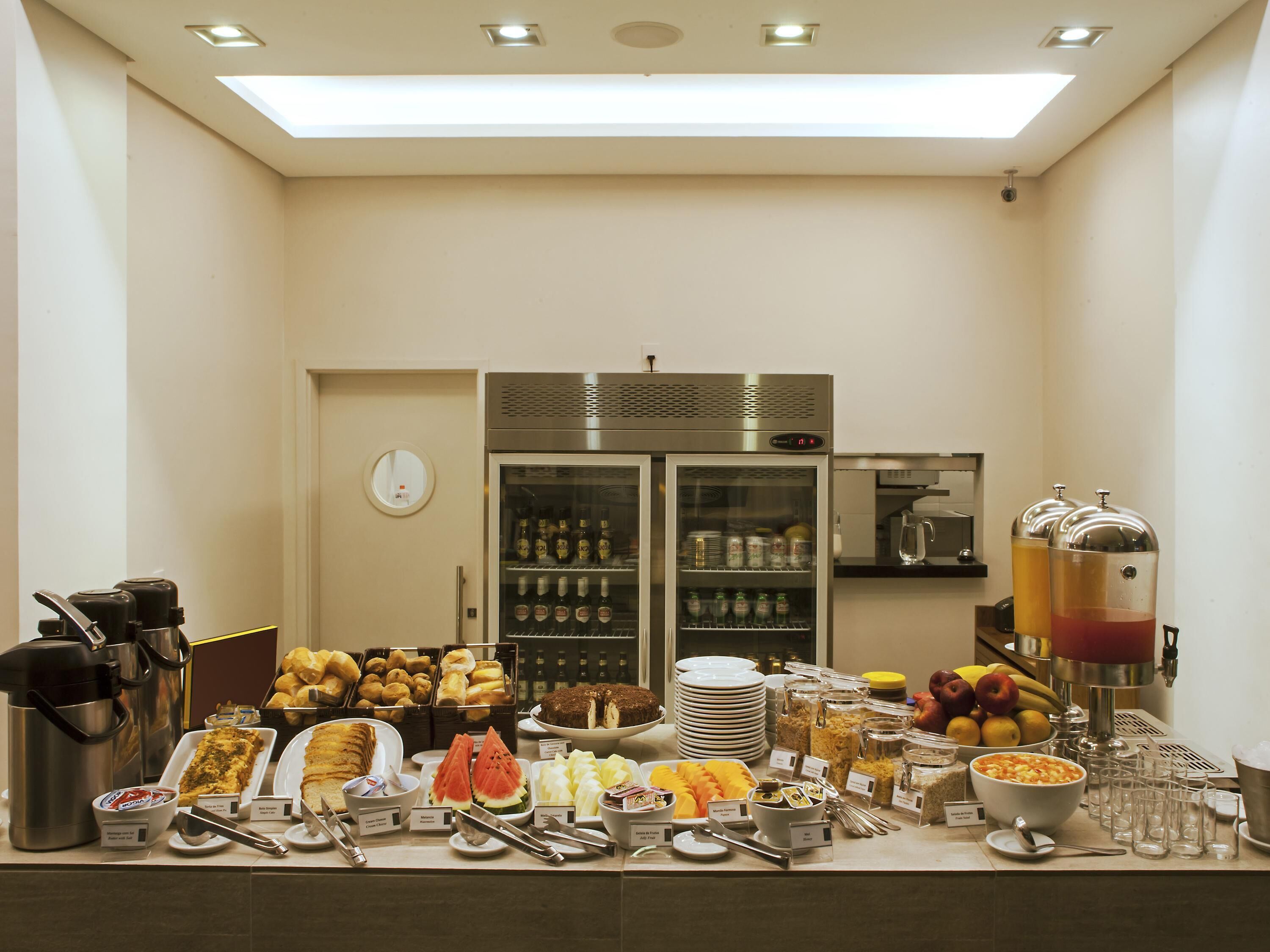 Daily buffet breakfast (BRL 53.00 per person)