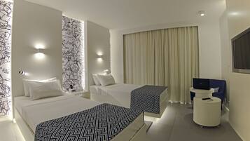 Frigobar, cofres nos quartos, quartos à prova de som, Wi-Fi de cortesia