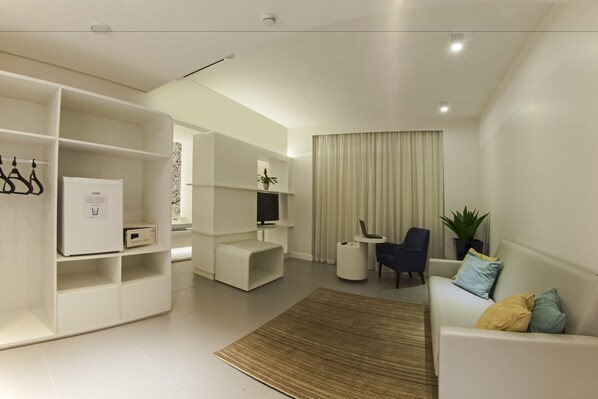 40-inch flat-screen TV with cable channels, TV, iPod dock - Ibis Styles Rondonopolis (Rondonopolis)