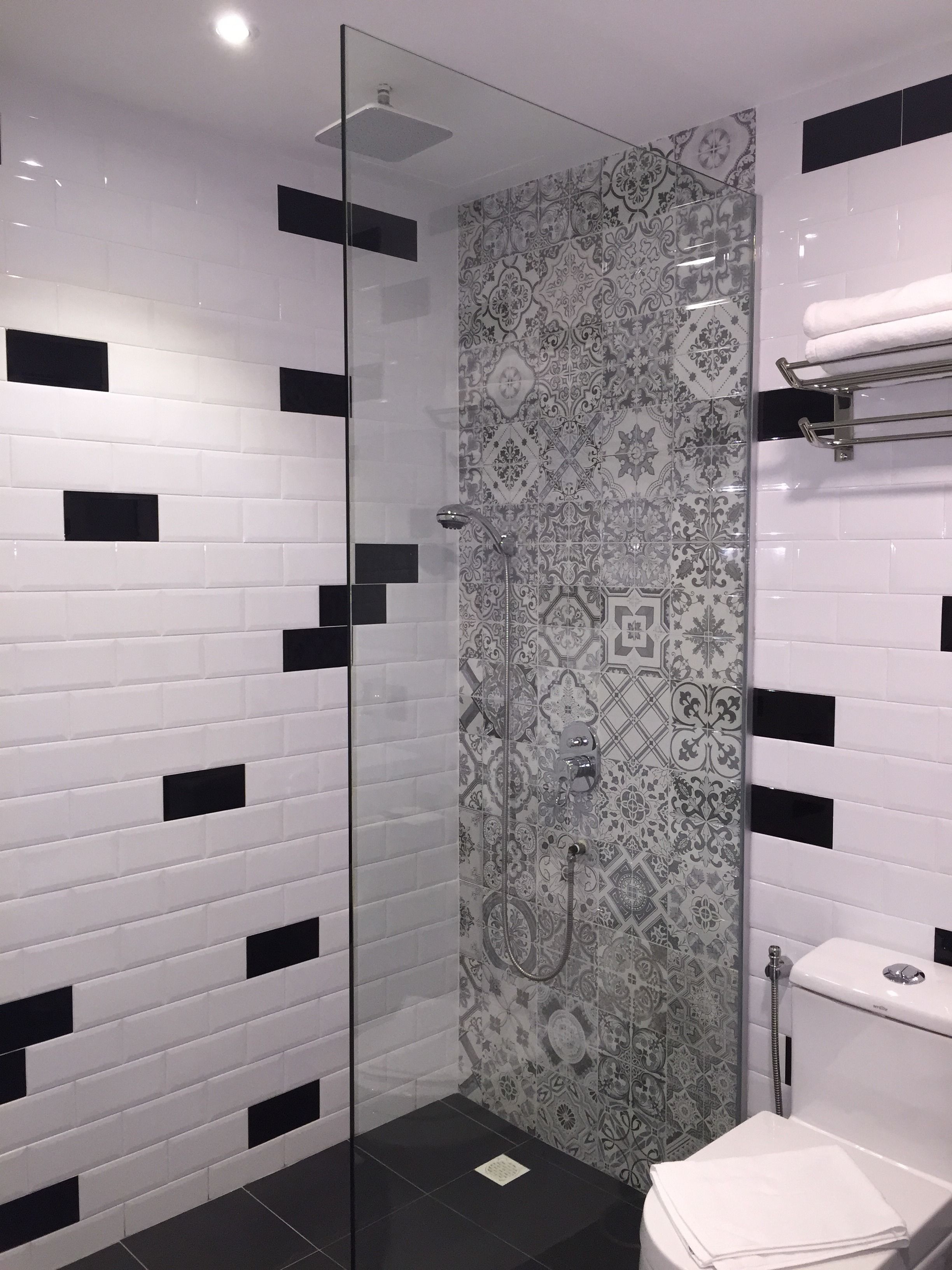 Suite, sjøutsikt | Bad | Dusj, toalettartikler (inkludert), bidé og håndklær