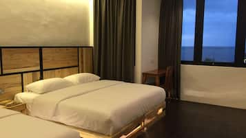 Phòng dành cho gia đình, quang cảnh biển (Deluxe) | Bàn ủi/dụng cụ ủi quần áo, truy cập Internet không dây miễn phí