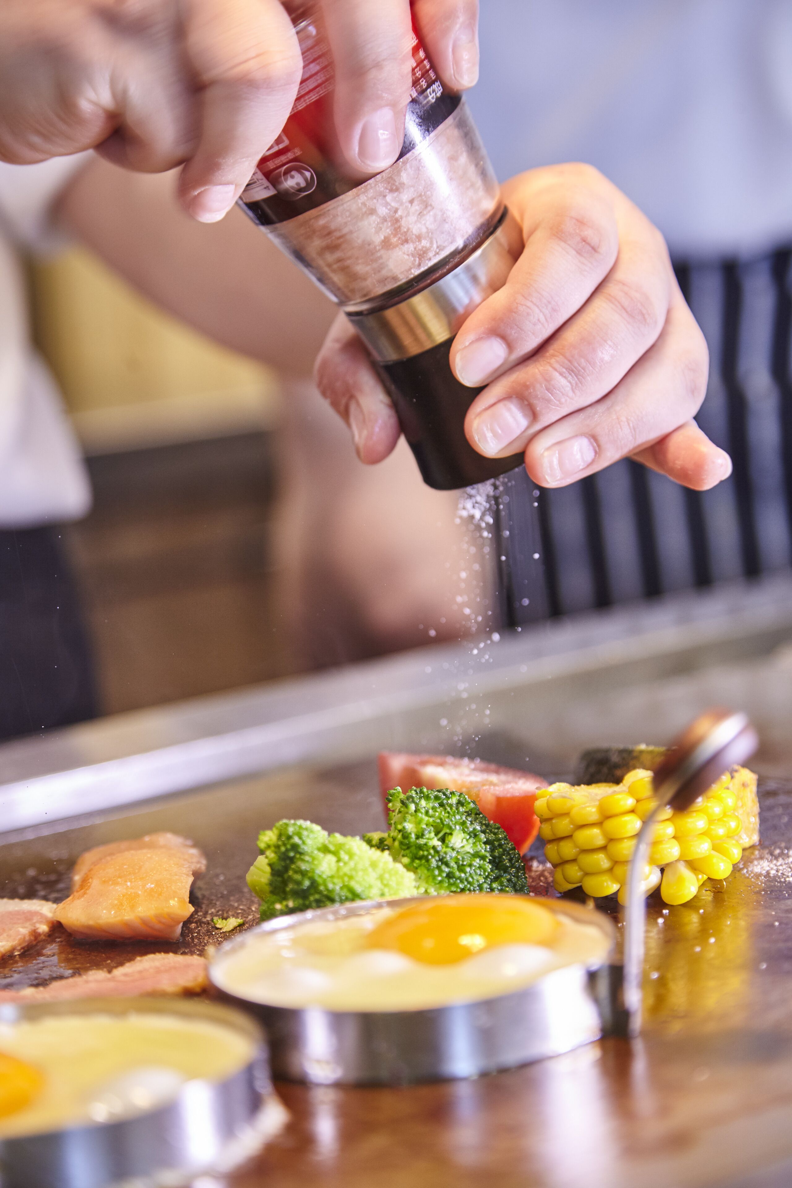 daily cooked-to-order breakfast (twd 330 per person)