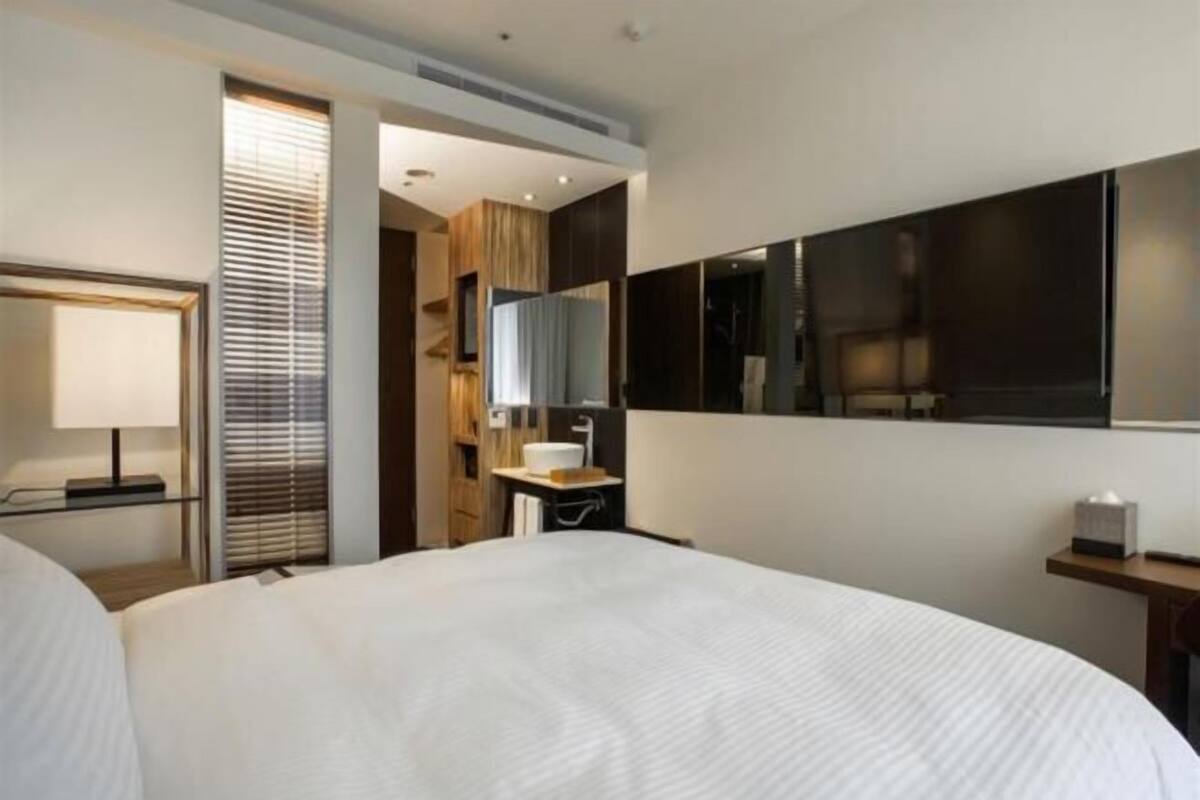 Premium bedding, down duvets, in-room safe, desk