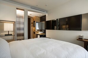 Classic Double Room | Premium bedding, down comforters, in-room safe, desk - Lacle Hotel - Luzhou Taipei (New Taipei City)