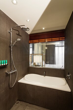 Premier Double Room | Deep-soaking bathtub - Lacle Hotel - Luzhou Taipei (New Taipei City)