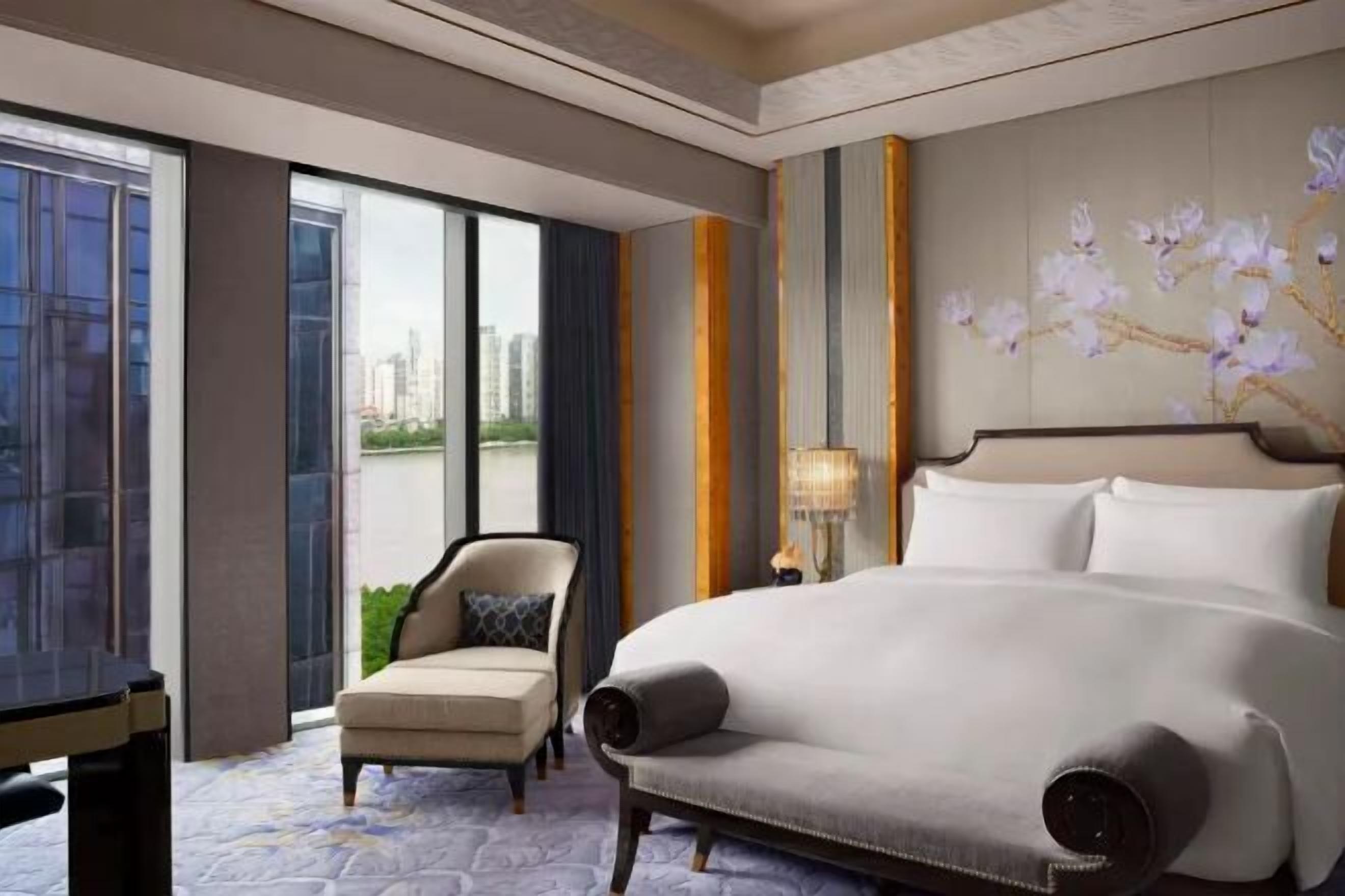 Minibar, in-room safe, individually decorated, individually furnished