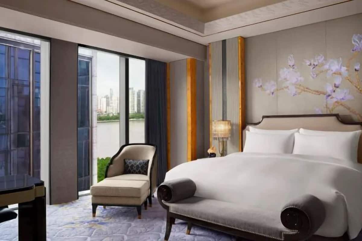 Minibar, in-room safe, individually decorated, individually furnished