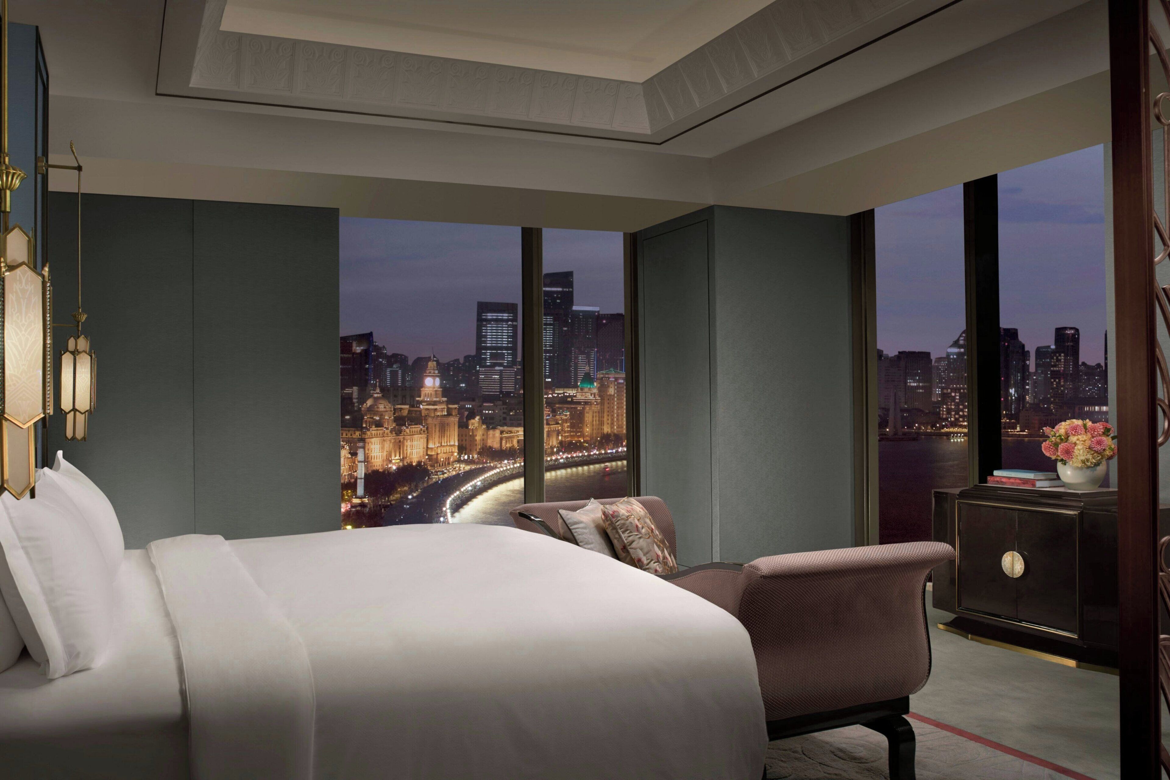 Shanghai Panoramic Bund | Minibar, in-room safe, desk, blackout drapes