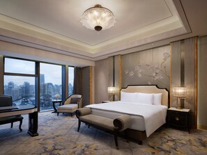Yu Garden View King Room | Minibar, in-room safe, individually decorated, individually furnished - The St. Regis on the Bund, Shanghai (Shanghai)
