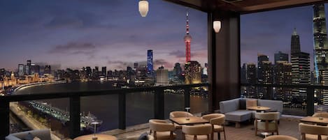 3 restaurants, breakfast, lunch, dinner served; Chinese cuisine