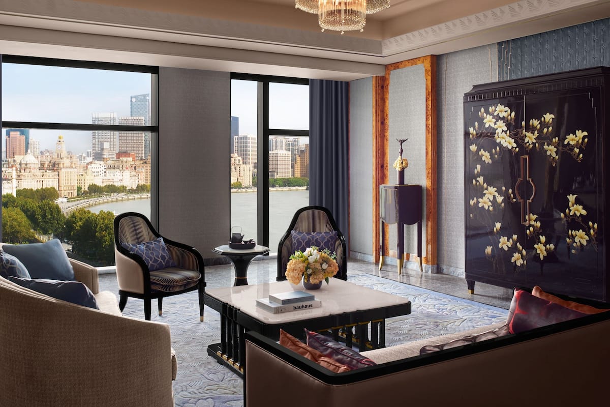 Caroline Astor Suite | Living room | Flat-screen TV, iPod dock