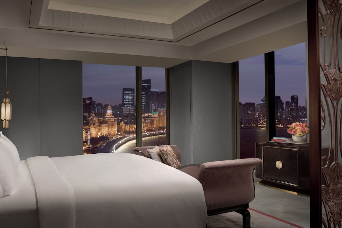 Shanghai Panoramic Bund | Minibar, in-room safe, individually decorated, individually furnished