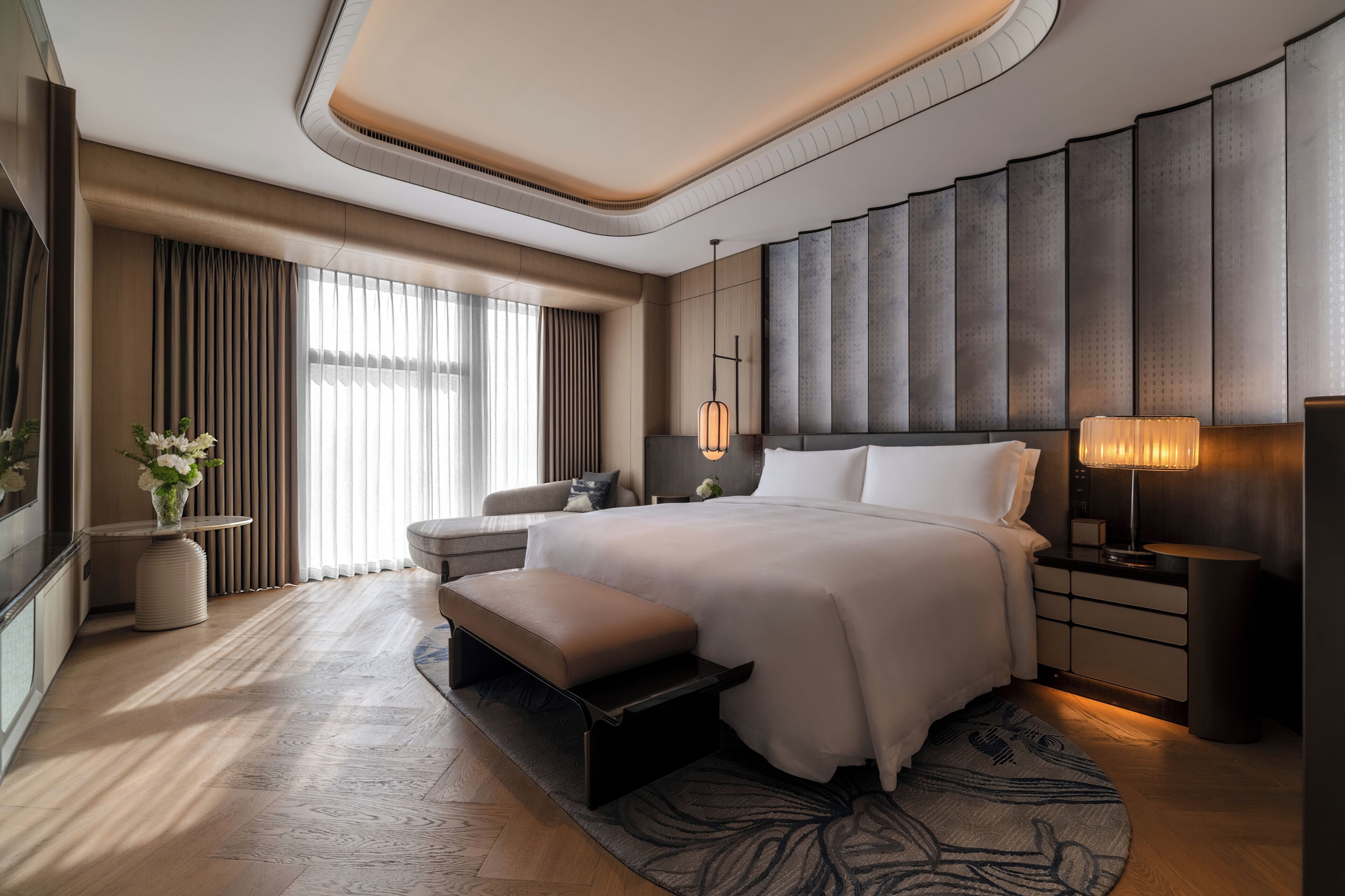 Suite, 1 King Bed, River View, Tower (View) | Minibar, in-room safe, individually decorated, individually furnished