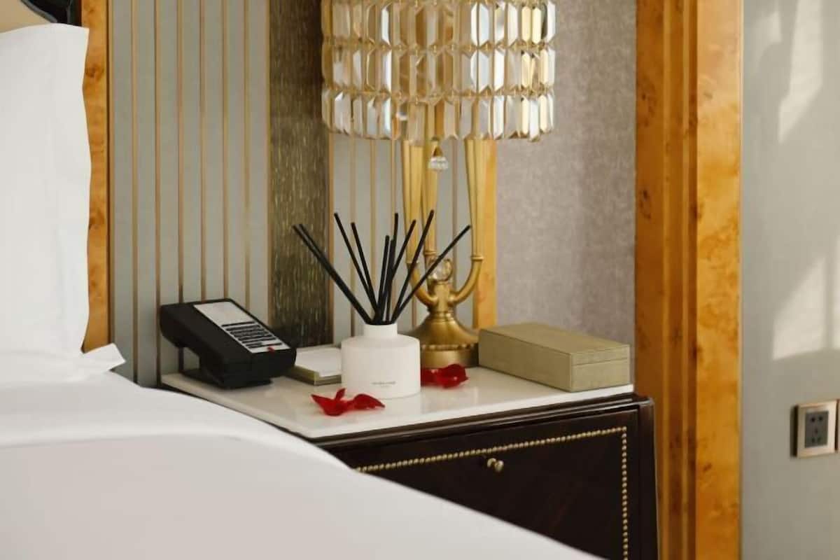 1 chambre, minibar, coffres-forts dans les chambres, bureau