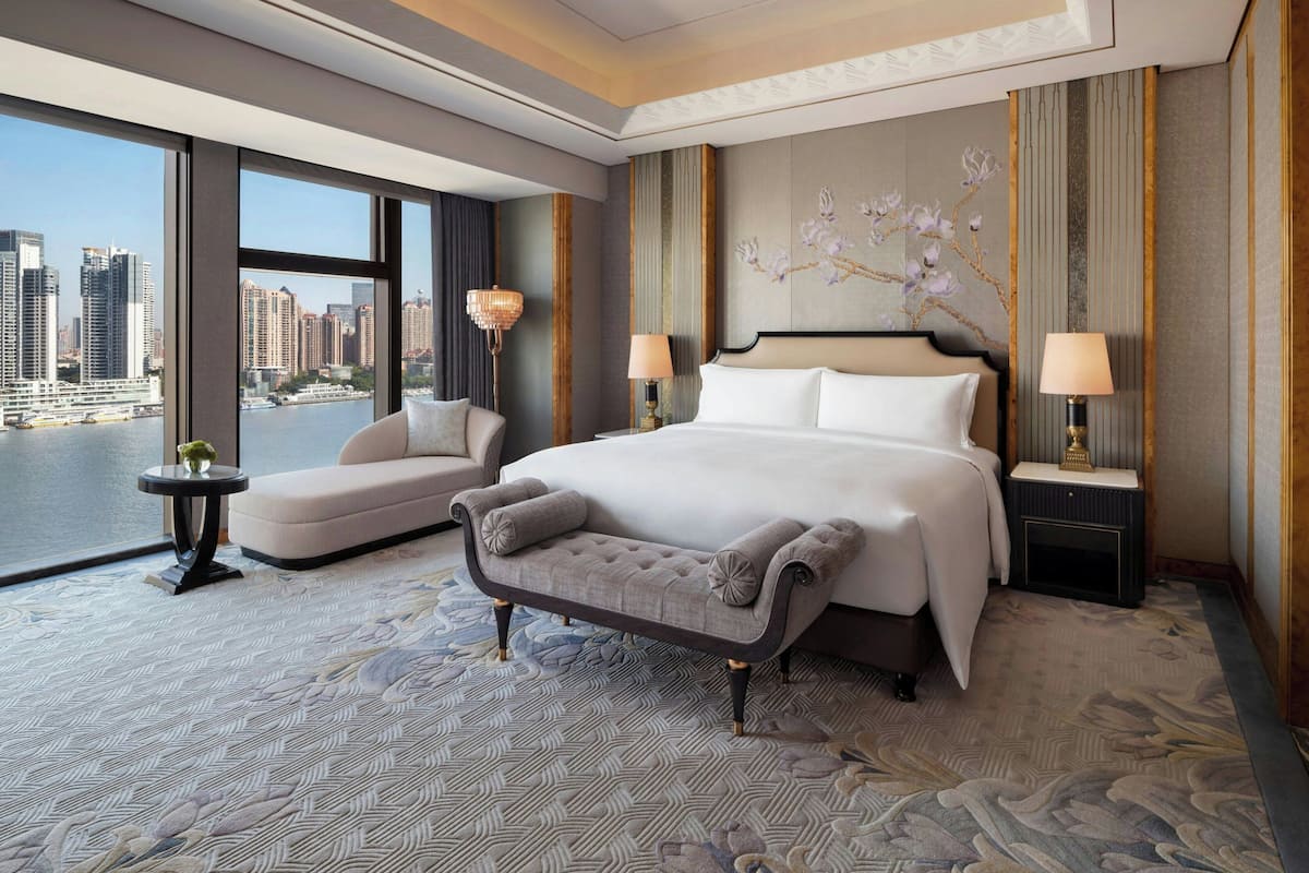 Metroplitan Suite | 1 bedroom, minibar, in-room safe, desk