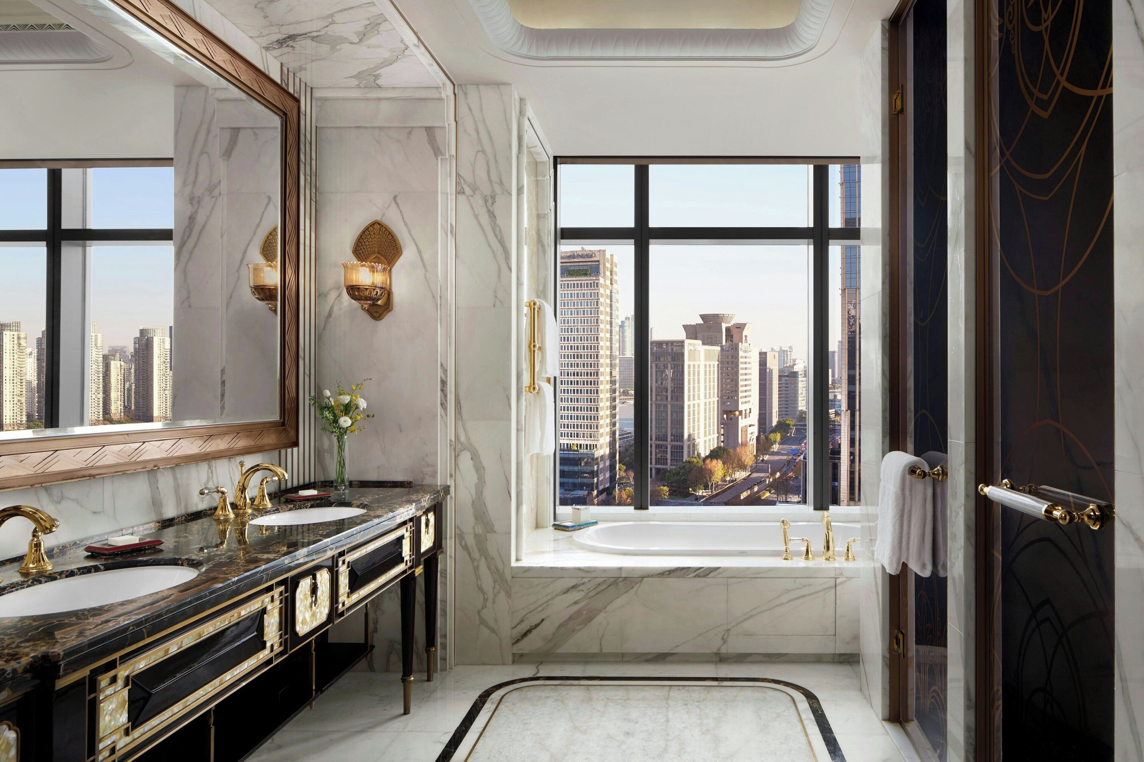 metroplitan suite | bathroom | combined shower/bathtub, designer toiletries, hair dryer, bathrobes