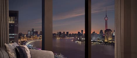 John Jacob Astor Bund View Suite | Minibar, in-room safe, individually decorated, individually furnished