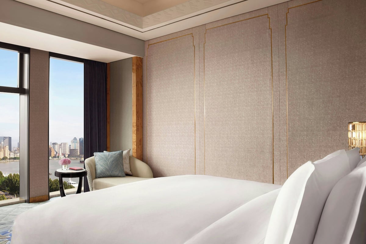 Grand Bund View Room | 1 bedroom, minibar, in-room safe, desk