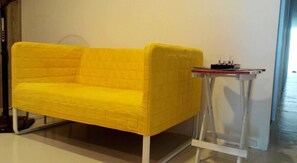 Lobby sitting area - Roof Talk Theme Hostel (Johor Bahru)