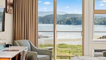 Cofres nos quartos, escrivaninha, cortinas blackout, Wi-Fi de cortesia