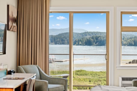Premium bedding, in-room safe, desk, blackout curtains. Sproat Lake Landing Resort