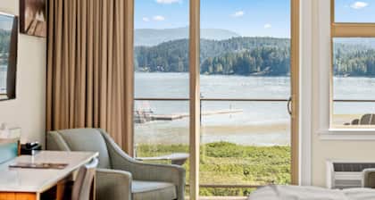 Sproat Lake Landing Resort