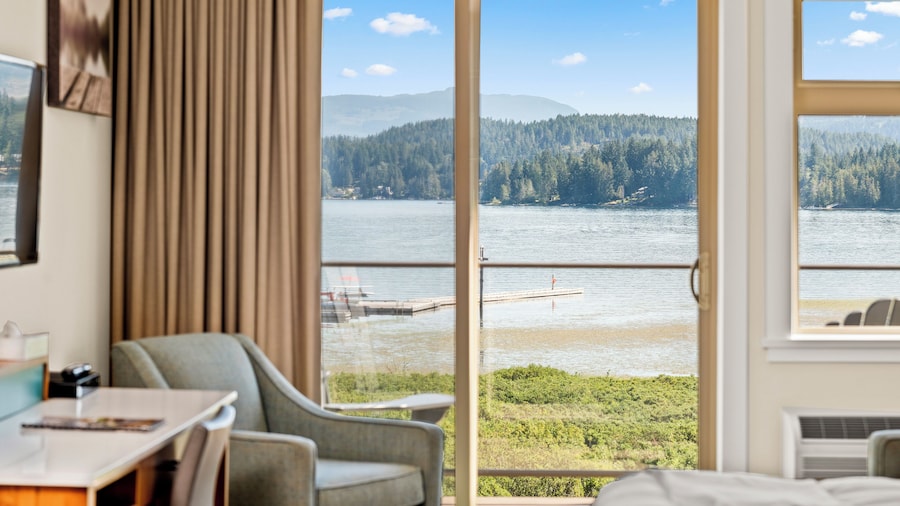 Sproat Lake Landing Resort