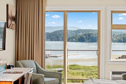 Sproat Lake Landing Resort