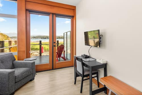 Family Suite, 2 Queen Beds, Lake View, No Pets