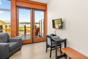 Caja de seguridad en la habitación, escritorio y cortinas blackout 