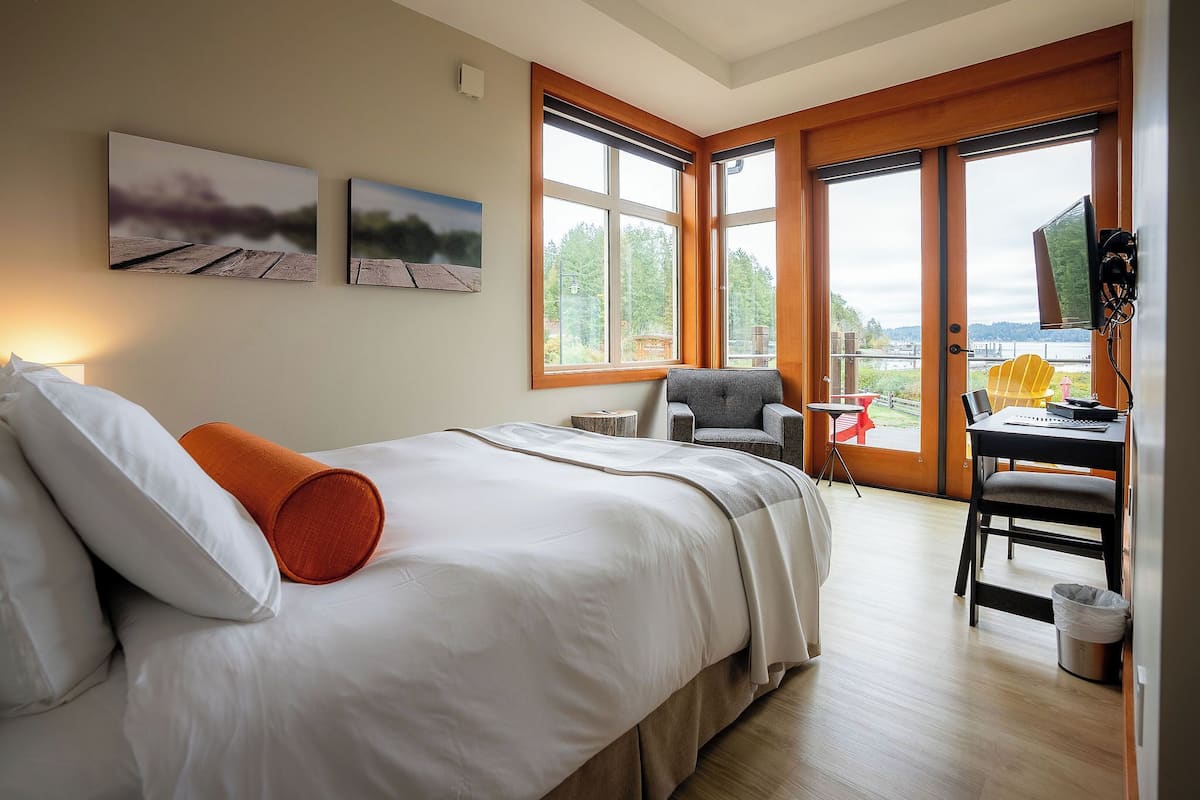 1 bedroom, in-room safe, desk, blackout curtains