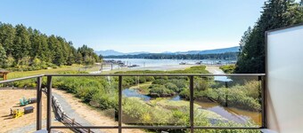 Sproat Lake Landing Resort