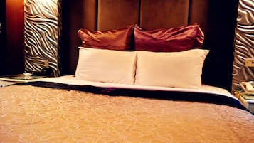 Business Apartment, 1 Bedroom | 1 bedroom, premium bedding, minibar, desk