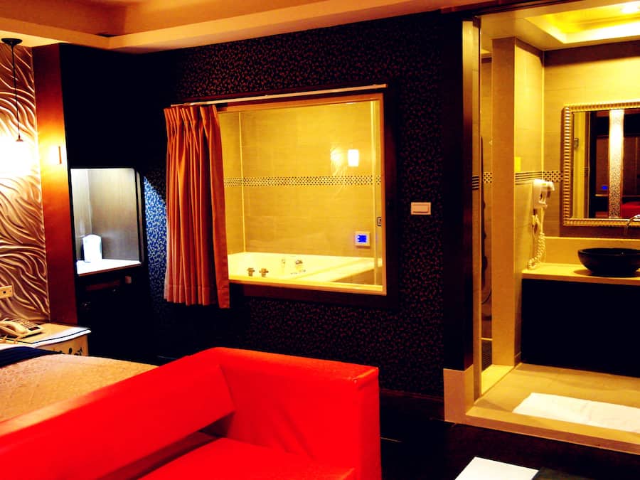 1 bedroom, premium bedding, minibar, desk