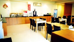 Free buffet breakfast - Discovery Motel - Tucheng (New Taipei City)