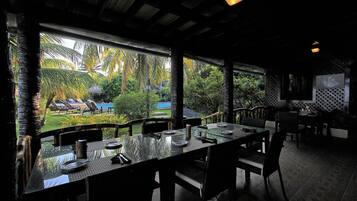 Breakfast, lunch and dinner served