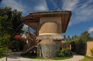 Deluxe-rum | Minibar, värdeförvaringsskåp på rummet, skrivbord och ljudisolering