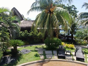 Petit déjeuner, déjeuner et dîner servis sur place