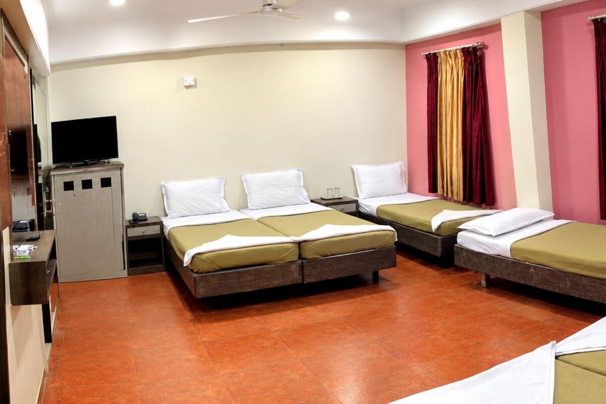 Family Room, Multiple Beds | Premium bedding, free WiFi