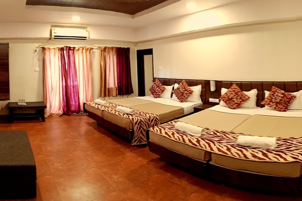 Family Quadruple Room | Premium bedding, free WiFi