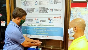 A poster with COVID-19 guidelines and a vaccination booth. - Hotel Viva Baga (Baga)