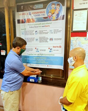 A poster with COVID-19 guidelines and a vaccination booth. - Hotel Viva Baga (Baga)