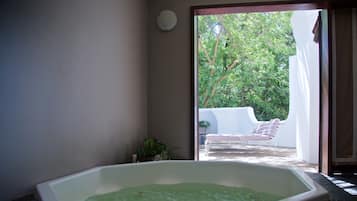 Presidential Suite | Jetted bathtub