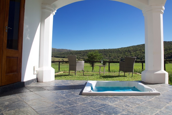 Suite (Boutique) | Jetted tub