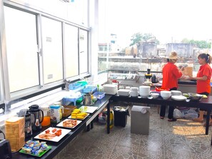 Se sirven desayunos, comidas y cenas